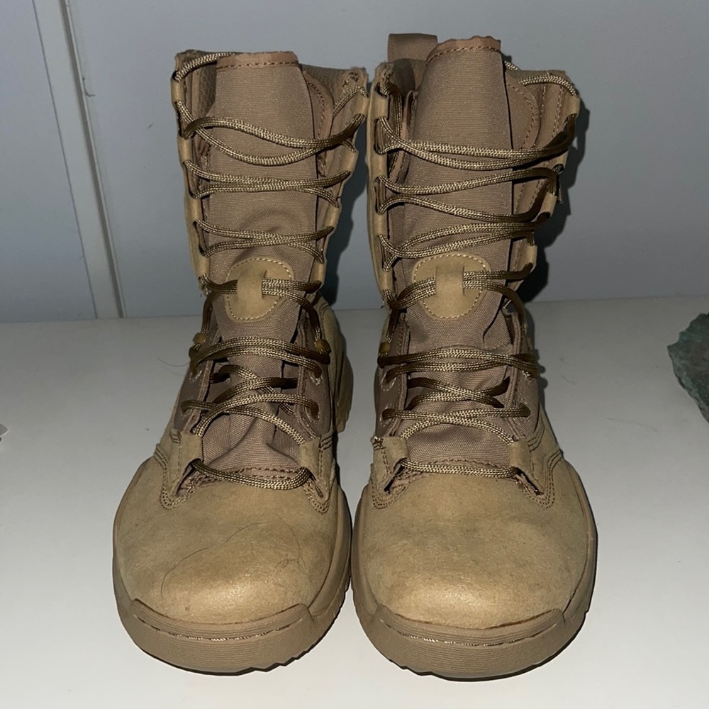 Nike high tops brand new tan women’s size 6. NWOT never been worn.